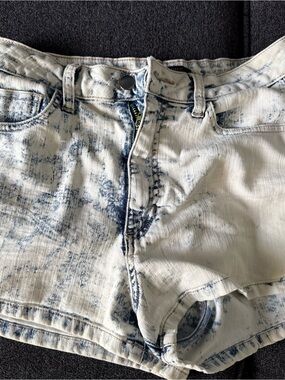 Forever 21 Acid-Wash Denim Shorts in Blue & White